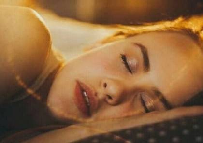 النوم الجيد ينظف الدماغ من السموم ويحمي من الخرف