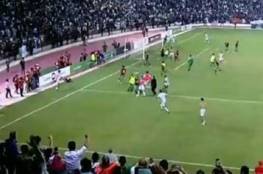 شاهد: اللقطة التي تسببت في اندلاع اشتباكات عنيفة بين لاعبي الجزائر والمغرب