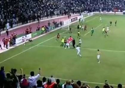 شاهد: اللقطة التي تسببت في اندلاع اشتباكات عنيفة بين لاعبي الجزائر والمغرب