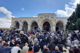 80 ألفا يؤدون صلاة الجمعة الأولى من "رمضان" في المسجد الأقصى