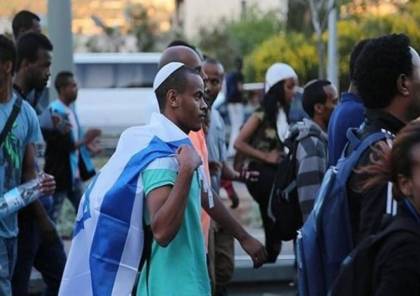 نتنياهو وغانتس يستقبلان 316 مهاجرًا يهوديًا جديدًا من اثيوبيا