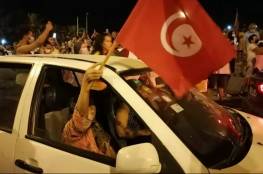 بعد قرارات سعيّد.. احتفالات في المدن التونسية وحرق مقار النهضة (صور وفيديو)
