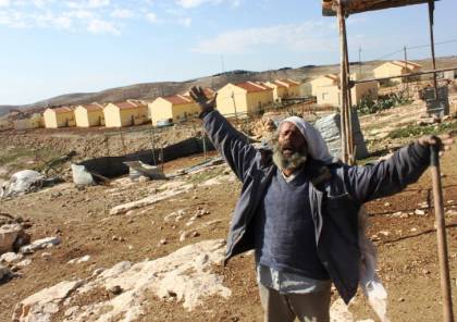الاحتلال يهدد عددا من أصحاب المنازل قرب جدار الفصل في قرية زبوبا