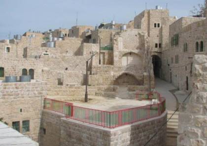 الاحتلال يمنع استكمال ترميم أحد البيوت في الخليل القديمة