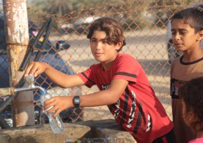 بلدية خان يونس توفر مياه للشرب في المتنزهات العامة وأبراج الإنقاذ البحري والمقار الشرطية  
