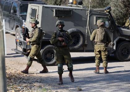 هآرتس: هكذا أعدم الجيش الإسرائيلي فلسطينيّا بدم بارد أمام ابنه دون مبرر
