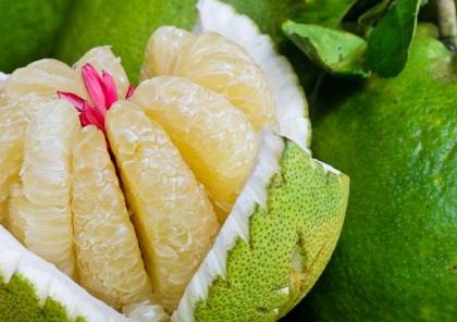 أخصائية تغذية تنصح فئة من الناس بتجنب تناول فاكهة البوملي