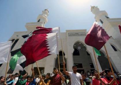 غزة: عشرات المصلين يؤدون صلاة الجمعة بمسجد “حمد” تضامنا مع قطر