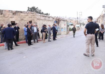 الخليل: الاحتلال يمنع دبلوماسيين غربيين من الوصول إلى شارع الشهداء