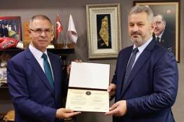 فلسطين تمنح البرلماني التركي "طوران" جائزة "الدبلوماسية الأكاديمية"