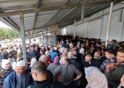 جيش الاحتلال يغلق حاجز بيت لحم وينكل بالفلسطينيين بالعيد