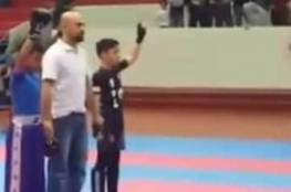 فيديو .. كويتي يعتدي على طفل مصري بعدما فاز على ابنه في مباراة كاراتيه