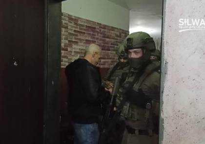 فيديو: الاحتلال يعتقل والد وشقيق منفذ عملية القدس - سما الإخبارية