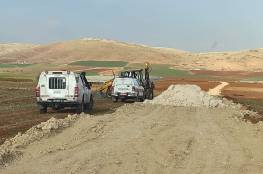 قوات الاحتلال تحتجز جرافة في سهل البقيعة بالأغوار الشمالية