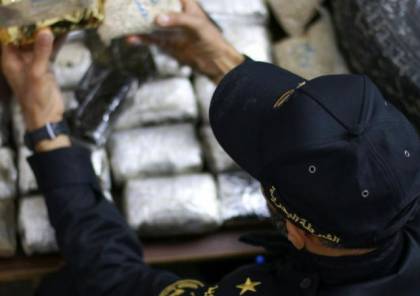 الشرطة البحرية تضبط 130 فرش حشيش وحبوبًا مخدرة بخانيونس