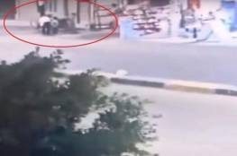 (فيديو) حادث مروَع في مصر.. سيارة تدهس 4 أطفال والسائق يلوذ بالفرار 