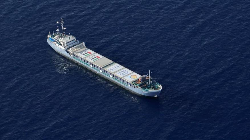 سفينة اماراتية تنقل مساعدات لسكان غزة