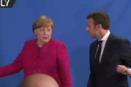 فيديو: موقف محرج لميركل في أول لقاء لها بالرئيس الفرنسي الجديد