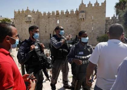 صحيفة عبرية: إسرائيل تهين المقدسيين وتقبض على شهر رمضان في ساحة “باب العامود”
