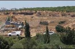 الاحتلال يجرف قطعة أرض وأسوارا ومصيف شمال الخليل