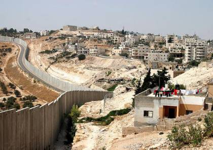 مستوطنون يجرفون أراض خلف الجدار في بلدة ابوديس لاقامة بؤرة استيطانية