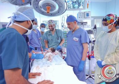 صور : طاقم طبي سعودي ينجح في فصل توأم سيامي من غزة 