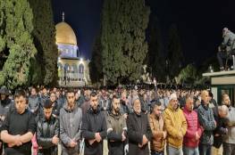 35 ألفا يؤدون صلاتي العشاء والتراويح في المسجد الأقصى رغم إجراءات الاحتلال