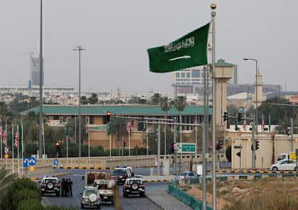 السعودية تلزم الأجانب القادمين بغرض السياحة والزيارة والعمرة بامتلاك تأمين صحي يغطي الإصابة بكورونا