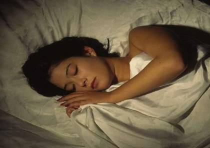 ما أضرار النوم الطويل؟