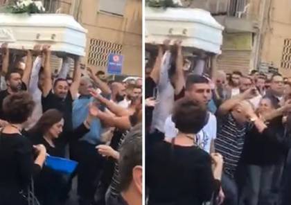 لبنانيون يرقصون بالنعش خلال جنازة - تفاصيل
