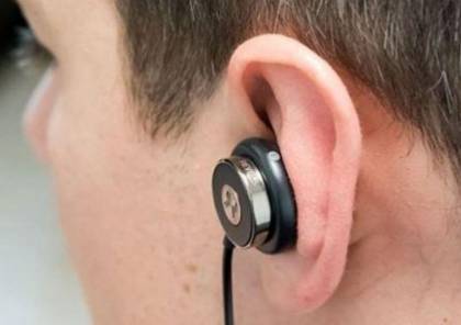 تحذيرات من استخدام سماعات الأذن طويلا.. وهذه أضرارها