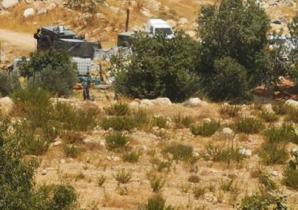 قوات الاحتلال تهدم غرفتين زراعيتين وبئر مياه جنوب بيت لحم