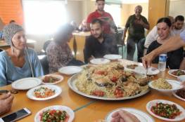 صور: طهاة إيطاليون وفلسطينيون يعدون مأكولات تراثية في غزة