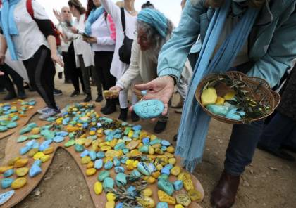 فرانس برس: فلسطينيات وإسرائيليات يعقدن “مؤتمر سلام”على ضفاف البحر الميت