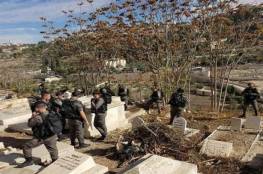 الاحتلال يعيق تنظيف مقبرة باب الرحمة