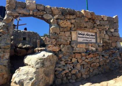 سلطات الاحتلال تخلي عددا من منازل خربة "شوشحلة"