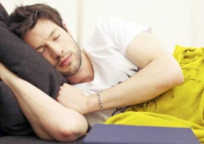 طبيب يكشف مدة "القيلولة المثالية" لتجنب مضار نوم النهار
