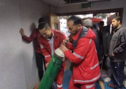 الهلال الأحمر: الاحتلال يفرج عن طبيبين من طواقم مستشفى الأمل