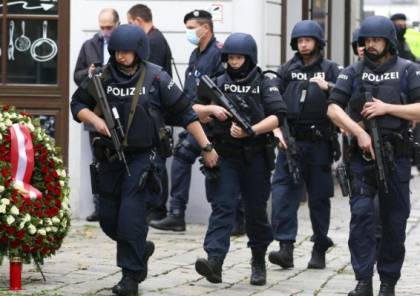 هجوم فيينا: اعتقال 14 شخصًا والمنفّذ "خدع" برنامج إعادة تأهيل المتطرّفين