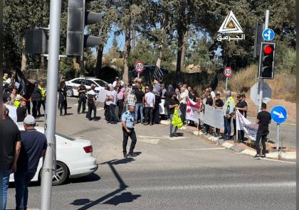 دير حنا: وقفة احتجاجية ضد تواطؤ الشرطة الإسرائيلية في ملف العنف والجريمة 