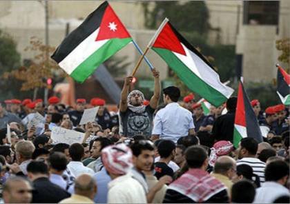 فيديو: اردنيون يتظاهرون احتجاجا على اغلاق الاقصى