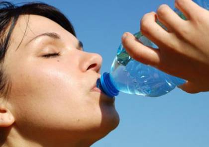 هل شرب الماء بكثرة في السحور حلًا للعطش برمضان؟