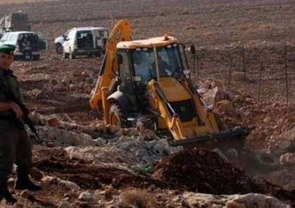 الاحتلال يخطر بوقف العمل في استصلاح أرض جنوب الخليل