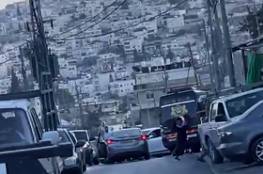 شاهد: مستوطن يطلق النار تجاه المواطنين في سلوان