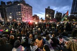 اعتقال أكثر من 100 متظاهر خارج منزل تشاك شومر في مدينة نيويورك 