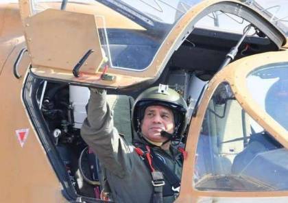 صور.. السيسي بالزي العسكري داخل إحدى القواعد الجوية في مصر