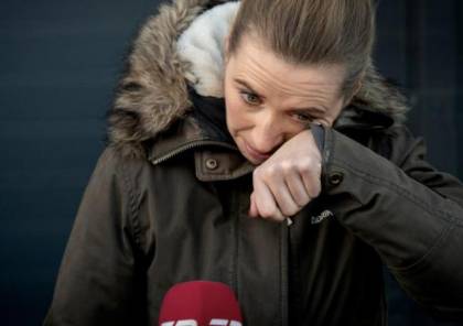 رئيسة وزراء الدنمارك تبكي أثناء زيارة مزرعة أعدمت حيوانات المنك بسبب كورونا (فيديو)