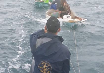 "الشرطة البحرية" تقدم المساعدة لصيادين علقوا في عرض البحر