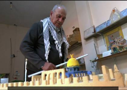 فلسطيني يصنع من النفايات مجسمات تعبر عن واقع قطاع غزة... (فيديو)
