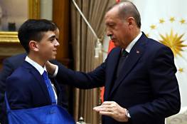 أردوغان يستقبل الطفل الفلسطيني "الجنيدي" في أنقرة